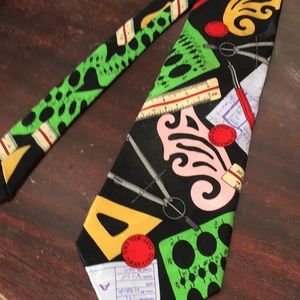 Addiction Tie-Graphic Design